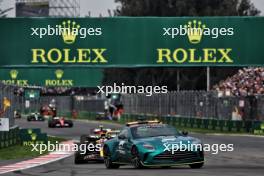 Max Verstappen (NLD) Red Bull Racing RB20 leads behind the Aston Martin FIA Safety Car. 27.10.2024. Formula 1 World Championship, Rd 20, Mexican Grand Prix, Mexico City, Mexico, Race Day.