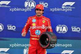 Carlos Sainz Jr (ESP) Ferrari celebrates his pole position in qualifying parc ferme. 26.10.2024. Formula 1 World Championship, Rd 20, Mexican Grand Prix, Mexico City, Mexico, Qualifying Day.