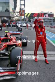 Carlos Sainz Jr (ESP) Ferrari SF-24 celebrates his pole position in qualifying parc ferme. 26.10.2024. Formula 1 World Championship, Rd 20, Mexican Grand Prix, Mexico City, Mexico, Qualifying Day.