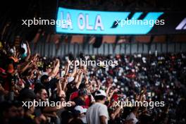 Circuit atmosphere - fans in the grandstand. 26.10.2024. Formula 1 World Championship, Rd 20, Mexican Grand Prix, Mexico City, Mexico, Qualifying Day.