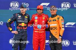 Qualifying top three in parc ferme (L to R): Max Verstappen (NLD) Red Bull Racing, second; Carlos Sainz Jr (ESP) Ferrari, pole position; Lando Norris (GBR) McLaren, third. 26.10.2024. Formula 1 World Championship, Rd 20, Mexican Grand Prix, Mexico City, Mexico, Qualifying Day.