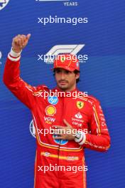 Carlos Sainz Jr (ESP) Ferrari celebrates his pole position in qualifying parc ferme. 26.10.2024. Formula 1 World Championship, Rd 20, Mexican Grand Prix, Mexico City, Mexico, Qualifying Day.