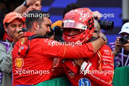 Carlos Sainz Jr (ESP) Ferrari celebrates his pole position in qualifying parc ferme. 26.10.2024. Formula 1 World Championship, Rd 20, Mexican Grand Prix, Mexico City, Mexico, Qualifying Day.