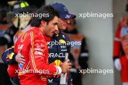 (L to R): Pole sitter Carlos Sainz Jr (ESP) Ferrari in qualifying parc ferme with second placed Max Verstappen (NLD) Red Bull Racing. 26.10.2024. Formula 1 World Championship, Rd 20, Mexican Grand Prix, Mexico City, Mexico, Qualifying Day.