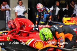 Pole sitter Carlos Sainz Jr (ESP) Ferrari SF-24 in qualifying parc ferme with Max Verstappen (NLD) Red Bull Racing RB20 and Lando Norris (GBR) McLaren MCL38. 26.10.2024. Formula 1 World Championship, Rd 20, Mexican Grand Prix, Mexico City, Mexico, Qualifying Day.