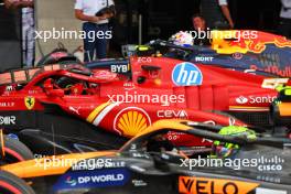 Pole sitter Carlos Sainz Jr (ESP) Ferrari SF-24 in qualifying parc ferme with Max Verstappen (NLD) Red Bull Racing RB20 and Lando Norris (GBR) McLaren MCL38. 26.10.2024. Formula 1 World Championship, Rd 20, Mexican Grand Prix, Mexico City, Mexico, Qualifying Day.