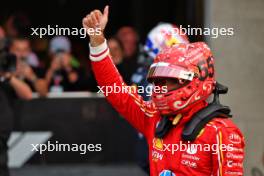 Carlos Sainz Jr (ESP) Ferrari celebrates his pole position in qualifying parc ferme. 26.10.2024. Formula 1 World Championship, Rd 20, Mexican Grand Prix, Mexico City, Mexico, Qualifying Day.