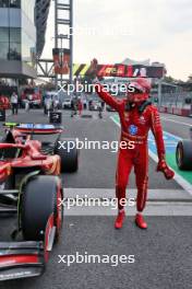 Carlos Sainz Jr (ESP) Ferrari SF-24 celebrates his pole position in qualifying parc ferme. 26.10.2024. Formula 1 World Championship, Rd 20, Mexican Grand Prix, Mexico City, Mexico, Qualifying Day.