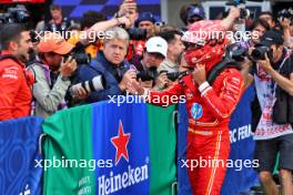 Carlos Sainz Jr (ESP) Ferrari celebrates his pole position in qualifying parc ferme. 26.10.2024. Formula 1 World Championship, Rd 20, Mexican Grand Prix, Mexico City, Mexico, Qualifying Day.