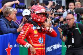 Pole sitter Carlos Sainz Jr (ESP) Ferrari in qualifying parc ferme. 26.10.2024. Formula 1 World Championship, Rd 20, Mexican Grand Prix, Mexico City, Mexico, Qualifying Day.