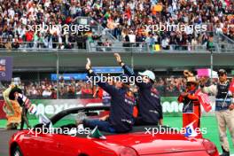 (L to R): Max Verstappen (NLD) Red Bull Racing and Sergio Perez (MEX) Red Bull Racing on the drivers' parade. 27.10.2024. Formula 1 World Championship, Rd 20, Mexican Grand Prix, Mexico City, Mexico, Race Day.