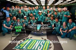 Fernando Alonso (ESP) Aston Martin F1 Team celebrates 400 race starts with the team. 27.10.2024. Formula 1 World Championship, Rd 20, Mexican Grand Prix, Mexico City, Mexico, Race Day.