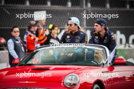 (L to R): Sergio Perez (MEX) Red Bull Racing and Max Verstappen (NLD) Red Bull Racing on the drivers' parade. 27.10.2024. Formula 1 World Championship, Rd 20, Mexican Grand Prix, Mexico City, Mexico, Race Day.