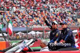 (L to R): Sergio Perez (MEX) Red Bull Racing and Max Verstappen (NLD) Red Bull Racing on the drivers' parade. 27.10.2024. Formula 1 World Championship, Rd 20, Mexican Grand Prix, Mexico City, Mexico, Race Day.