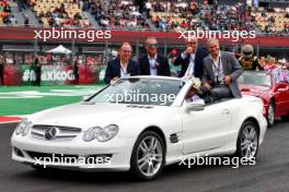 (L to R): Carlos Slim Domit (MEX) Chairman of America Movil; Stefano Domenicali (ITA) Formula One President and CEO; and Alejandro Soberon (MEX) Mexican GP Promoter, on the drivers' parade. 27.10.2024. Formula 1 World Championship, Rd 20, Mexican Grand Prix, Mexico City, Mexico, Race Day.