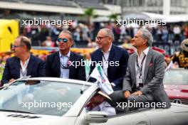 (L to R): Carlos Slim Domit (MEX) Chairman of America Movil; Stefano Domenicali (ITA) Formula One President and CEO; and Alejandro Soberon (MEX) Mexican GP Promoter, on the drivers' parade. 27.10.2024. Formula 1 World Championship, Rd 20, Mexican Grand Prix, Mexico City, Mexico, Race Day.