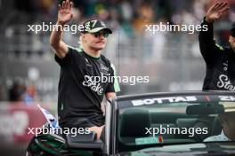 Valtteri Bottas (FIN) Sauber on the drivers' parade. 27.10.2024. Formula 1 World Championship, Rd 20, Mexican Grand Prix, Mexico City, Mexico, Race Day.