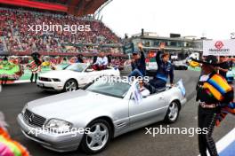 (L to R): Alexander Albon (THA) Williams Racing and Franco Colapinto (ARG) Williams Racing on the drivers' parade. 27.10.2024. Formula 1 World Championship, Rd 20, Mexican Grand Prix, Mexico City, Mexico, Race Day.