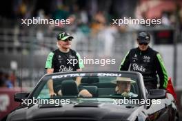 (L to R): Valtteri Bottas (FIN) Sauber and Zhou Guanyu (CHN) Sauber on the drivers' parade. 27.10.2024. Formula 1 World Championship, Rd 20, Mexican Grand Prix, Mexico City, Mexico, Race Day.