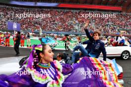 Franco Colapinto (ARG) Williams Racing and Alexander Albon (THA) Williams Racing on the drivers' parade. 27.10.2024. Formula 1 World Championship, Rd 20, Mexican Grand Prix, Mexico City, Mexico, Race Day.