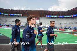 Franco Colapinto (ARG) Williams Racing walks the circuit with the team. 24.10.2024. Formula 1 World Championship, Rd 20, Mexican Grand Prix, Mexico City, Mexico, Preparation Day.