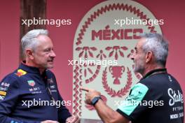 (L to R): Jonathan Wheatley (GBR) Red Bull Racing Team Manager with Beat Zehnder (SUI) Sauber F1 Sporting Director. 24.10.2024. Formula 1 World Championship, Rd 20, Mexican Grand Prix, Mexico City, Mexico, Preparation Day.