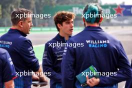 Franco Colapinto (ARG) Williams Racing walks the circuit with the team. 24.10.2024. Formula 1 World Championship, Rd 20, Mexican Grand Prix, Mexico City, Mexico, Preparation Day.