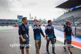 Franco Colapinto (ARG) Williams Racing walks the circuit with the team. 24.10.2024. Formula 1 World Championship, Rd 20, Mexican Grand Prix, Mexico City, Mexico, Preparation Day.