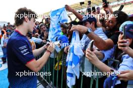 Franco Colapinto (ARG) Williams Racing with fans. 24.10.2024. Formula 1 World Championship, Rd 20, Mexican Grand Prix, Mexico City, Mexico, Preparation Day.