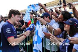 Franco Colapinto (ARG) Williams Racing with fans. 24.10.2024. Formula 1 World Championship, Rd 20, Mexican Grand Prix, Mexico City, Mexico, Preparation Day.