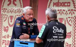 (L to R): Jonathan Wheatley (GBR) Red Bull Racing Team Manager with Beat Zehnder (SUI) Sauber F1 Sporting Director. 24.10.2024. Formula 1 World Championship, Rd 20, Mexican Grand Prix, Mexico City, Mexico, Preparation Day.