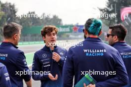 Franco Colapinto (ARG) Williams Racing walks the circuit with the team. 24.10.2024. Formula 1 World Championship, Rd 20, Mexican Grand Prix, Mexico City, Mexico, Preparation Day.