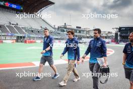 Franco Colapinto (ARG) Williams Racing walks the circuit with the team. 24.10.2024. Formula 1 World Championship, Rd 20, Mexican Grand Prix, Mexico City, Mexico, Preparation Day.