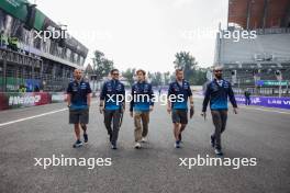 Franco Colapinto (ARG) Williams Racing walks the circuit with the team. 24.10.2024. Formula 1 World Championship, Rd 20, Mexican Grand Prix, Mexico City, Mexico, Preparation Day.