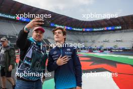 Franco Colapinto (ARG) Williams Racing walks the circuit with the team. 24.10.2024. Formula 1 World Championship, Rd 20, Mexican Grand Prix, Mexico City, Mexico, Preparation Day.