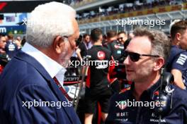 (L to R): Lawrence Stroll (CDN) Aston Martin F1 Team Investor with Christian Horner (GBR) Red Bull Racing Team Principal on the grid. 05.05.2024. Formula 1 World Championship, Rd 6, Miami Grand Prix, Miami, Florida, USA, Race Day.