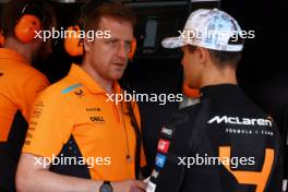 (L to R): Andrew Jarvis (GBR) McLaren Performance Engineer with Lando Norris (GBR) McLaren. 05.05.2024. Formula 1 World Championship, Rd 6, Miami Grand Prix, Miami, Florida, USA, Race Day.