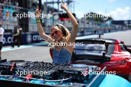 Grid atmosphere - Anna De Ferran, DJ and Musical Artist. 04.05.2024. Formula 1 World Championship, Rd 6, Miami Grand Prix, Miami, Florida, USA, Sprint and Qualifying Day.