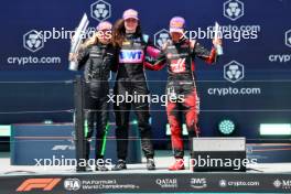 The podium (L to R): Doriane Pin (FRA) Prema Racing, second; Abbi Pulling (GBR) Rodin Motorsport, race winner; Chloe Chambers (USA) Campos Racing, third. 04.05.2024. FIA Formula Academy, Rd 2, Race 1, Miami, Florida, USA, Saturday.