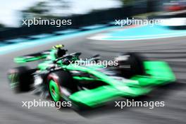Zhou Guanyu (CHN) Sauber C44. 04.05.2024. Formula 1 World Championship, Rd 6, Miami Grand Prix, Miami, Florida, USA, Sprint and Qualifying Day.