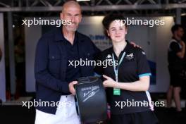 (L to R): Zinedine Zidane (FRA) Football Manager and Alpine Ambassador with pole sitter Abbi Pulling (GBR) Rodin Motorsport. 04.05.2024. FIA Formula Academy, Rd 2, Race 1, Miami, Florida, USA, Saturday.