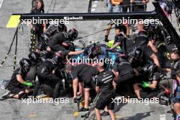 Lewis Hamilton (GBR) Mercedes AMG F1 W15 practices a pit stop. 23.08.2024. Formula 1 World Championship, Rd 15, Dutch Grand Prix, Zandvoort, Netherlands, Practice Day.