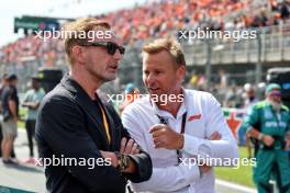 (L to R): Prince Bernhard of Orange-Nassau, van Vollenhoven (NLD) Zandvoort Circuit Co-Owner on the grid. 25.08.2024. Formula 1 World Championship, Rd 15, Dutch Grand Prix, Zandvoort, Netherlands, Race Day.