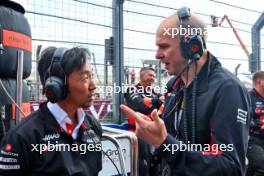 (L to R): Ayao Komatsu (JPN) Haas F1 Team Principal with Gary Gannon (GBR) Haas F1 Team Race Engineer on the grid. 25.08.2024. Formula 1 World Championship, Rd 15, Dutch Grand Prix, Zandvoort, Netherlands, Race Day.