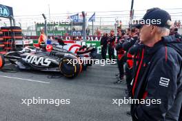 Gene Haas (USA) Haas Automotion President with Haas F1 Team on the grid. 25.08.2024. Formula 1 World Championship, Rd 15, Dutch Grand Prix, Zandvoort, Netherlands, Race Day.