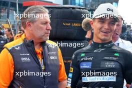 Zak Brown (USA) McLaren Executive Director with Lando Norris (GBR) McLaren on the grid. 25.08.2024. Formula 1 World Championship, Rd 15, Dutch Grand Prix, Zandvoort, Netherlands, Race Day.