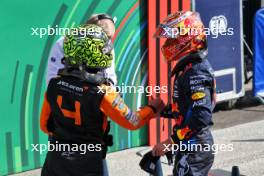 (L to R): Race winner Lando Norris (GBR) McLaren celebrates in parc ferme with second placed Max Verstappen (NLD) Red Bull Racing. 25.08.2024. Formula 1 World Championship, Rd 15, Dutch Grand Prix, Zandvoort, Netherlands, Race Day.