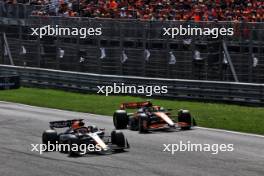 Max Verstappen (NLD) Red Bull Racing RB20 and Lando Norris (GBR) McLaren MCL38 battle for position. 25.08.2024. Formula 1 World Championship, Rd 15, Dutch Grand Prix, Zandvoort, Netherlands, Race Day.