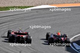 Sergio Perez (MEX) Red Bull Racing RB20 and Carlos Sainz Jr (ESP) Ferrari SF-24 battle for position. 25.08.2024. Formula 1 World Championship, Rd 15, Dutch Grand Prix, Zandvoort, Netherlands, Race Day.