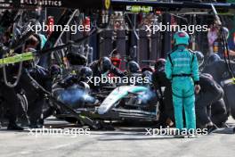 George Russell (GBR) Mercedes AMG F1 W15 makes a pit stop. 25.08.2024. Formula 1 World Championship, Rd 15, Dutch Grand Prix, Zandvoort, Netherlands, Race Day.